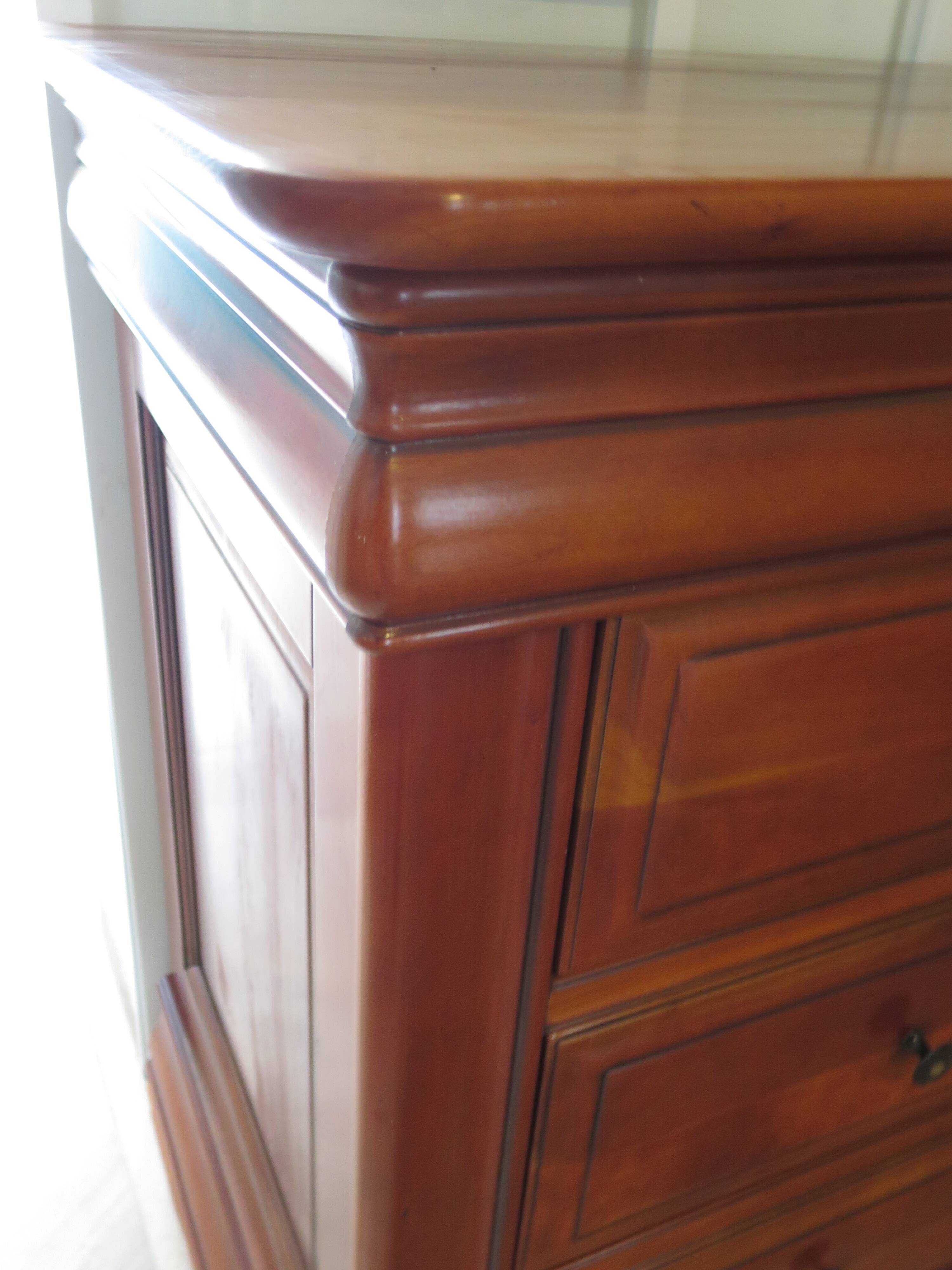 Cherrywood chest of drawers with ogee – 4 drawers – 80s – Louis Philippe style