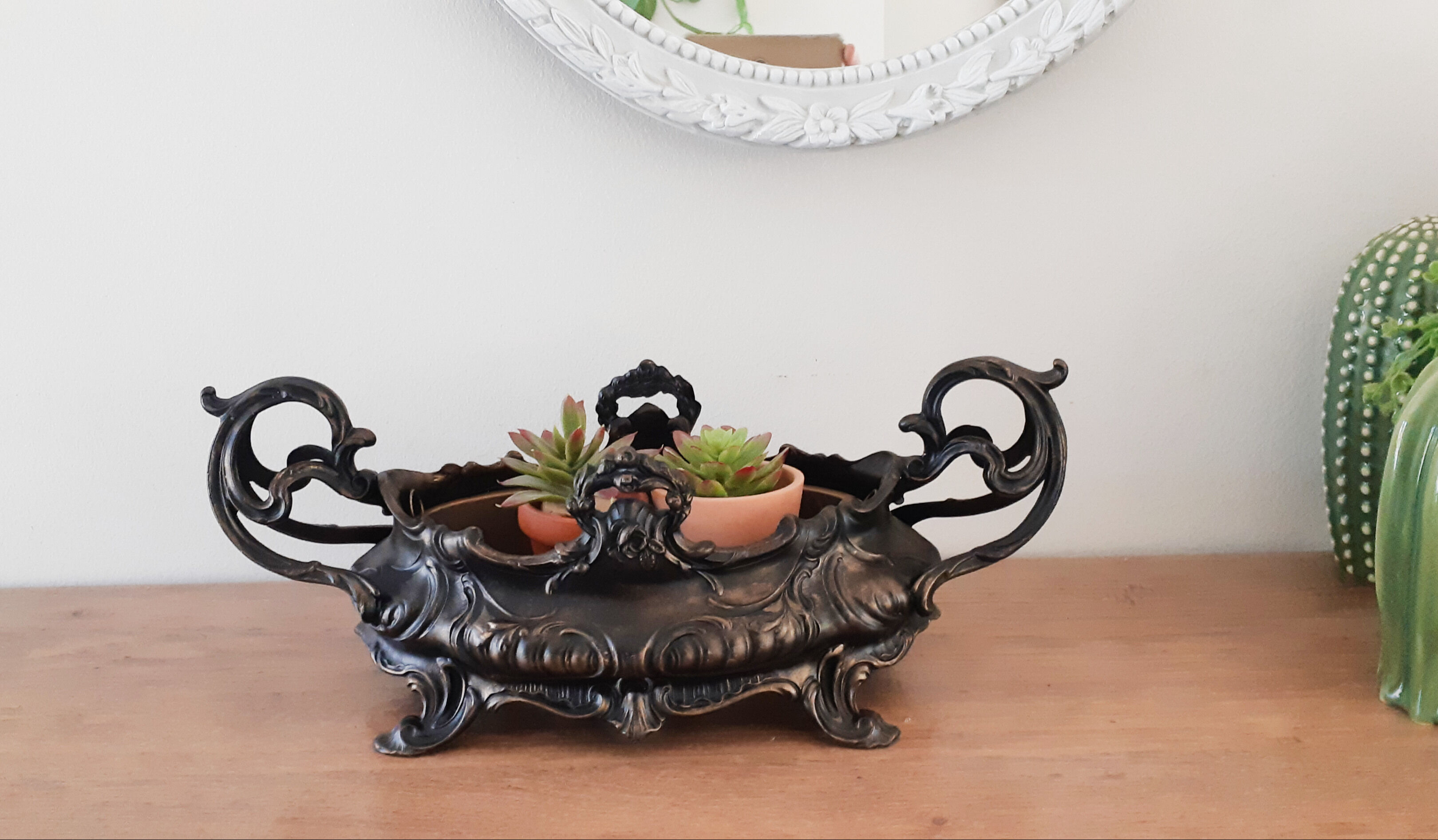 Restyled regulated planter