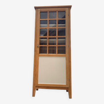 Armoire vitrée parisienne