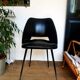 Chaise tonneau en skaï