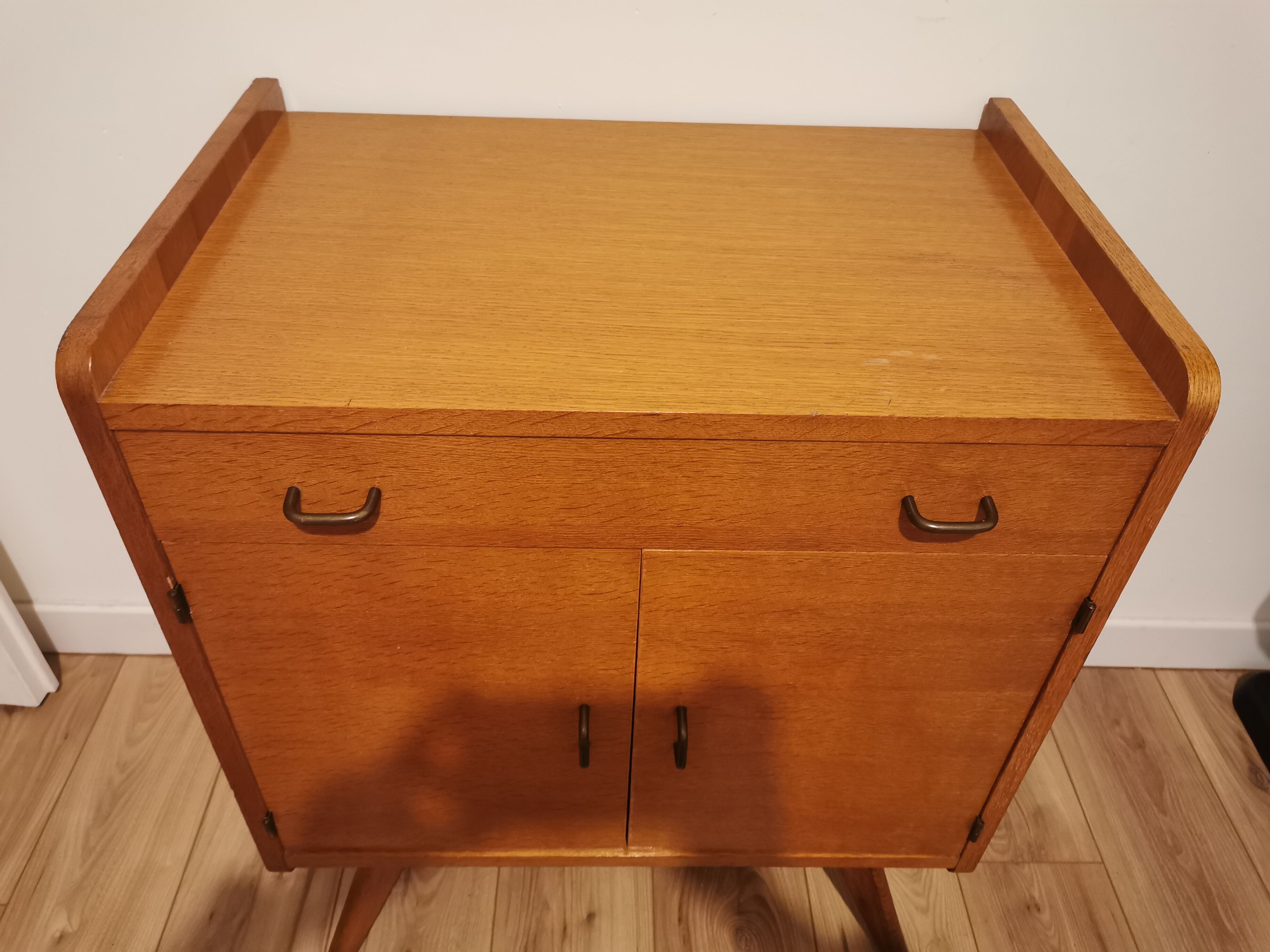 Meuble de rangement des années 50 en chêne