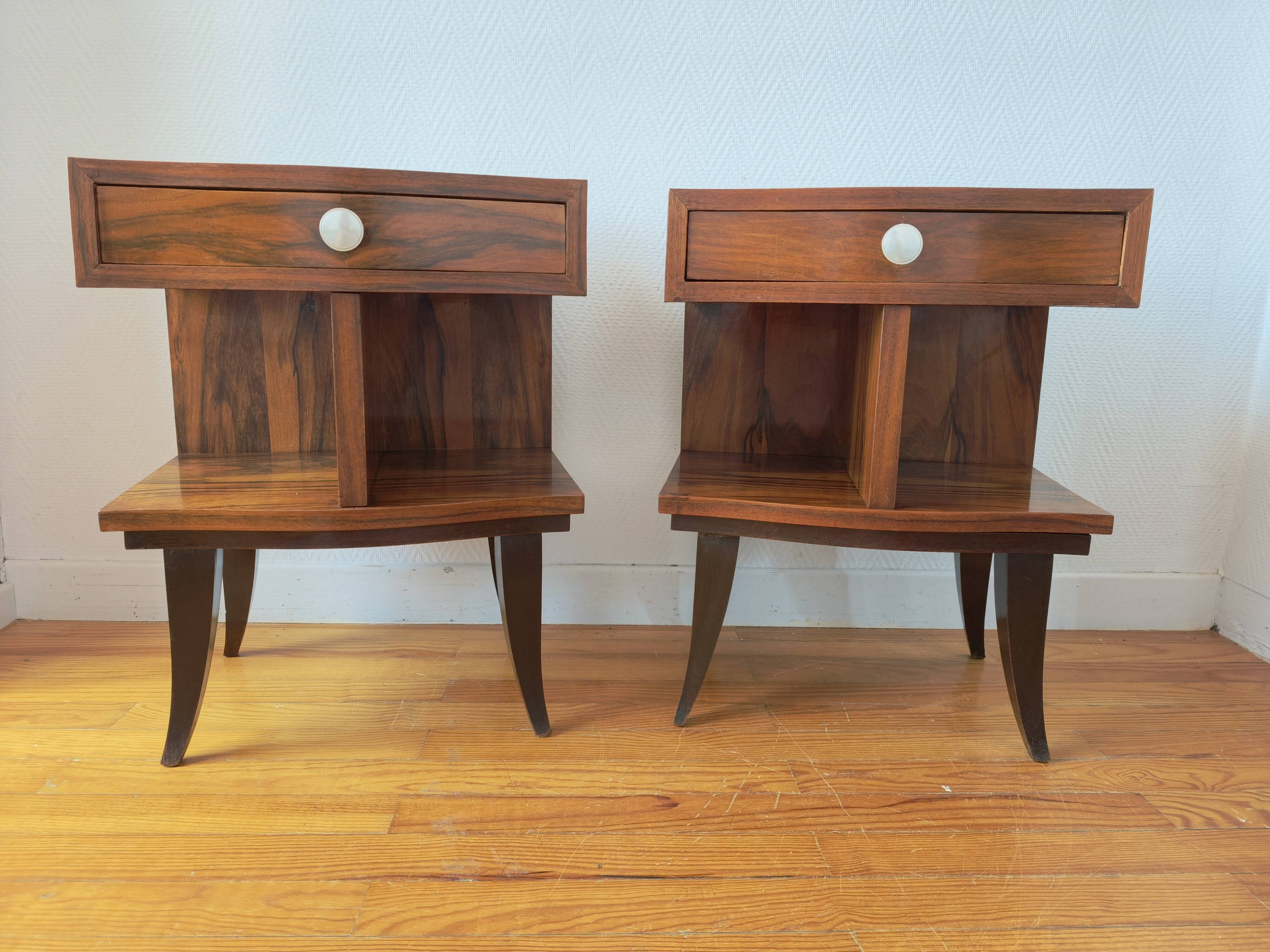 Pair of Art Deco bedside tables with flame veining, 1930s.