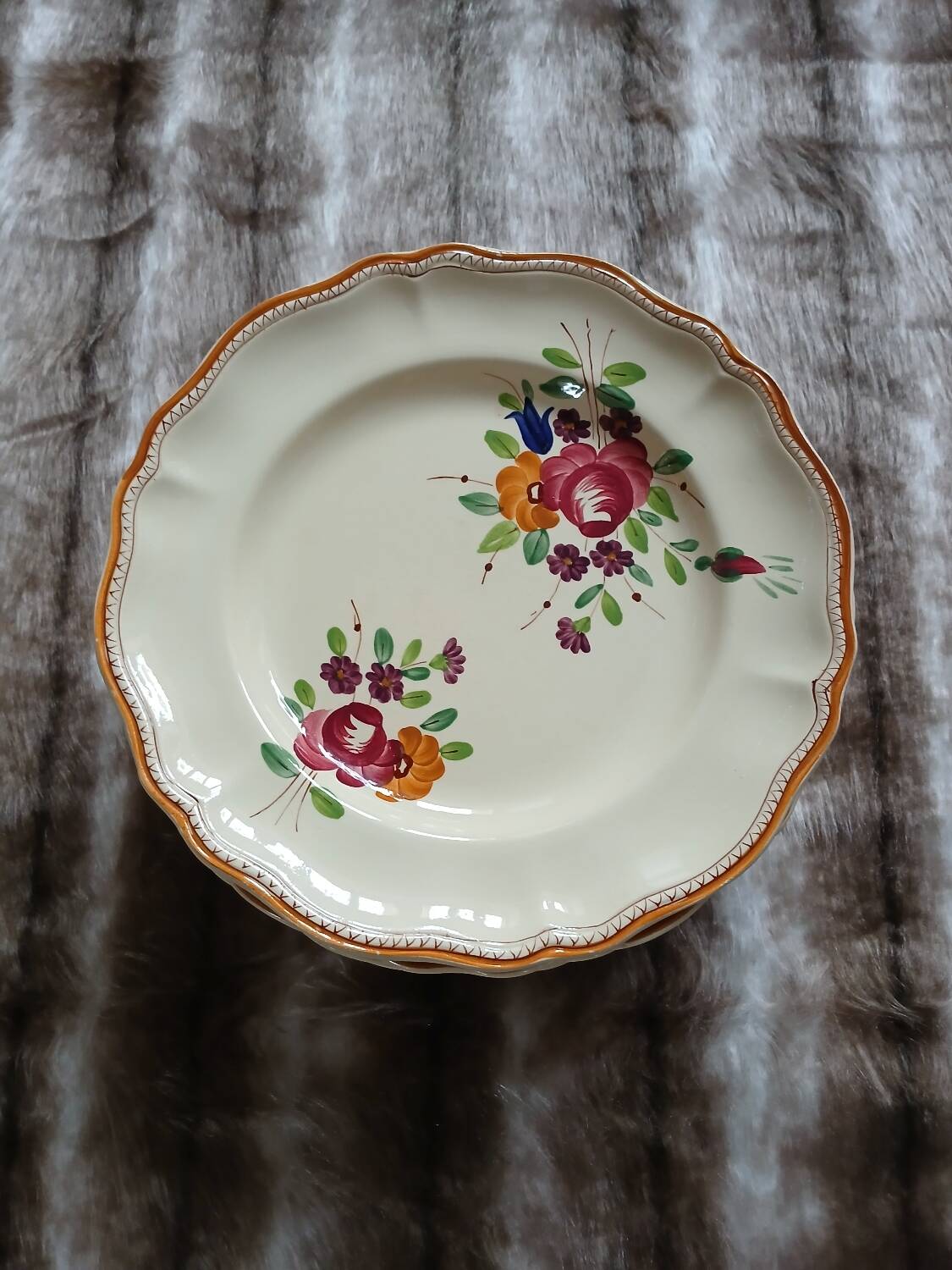 10 vintage Longchamp dinner plates