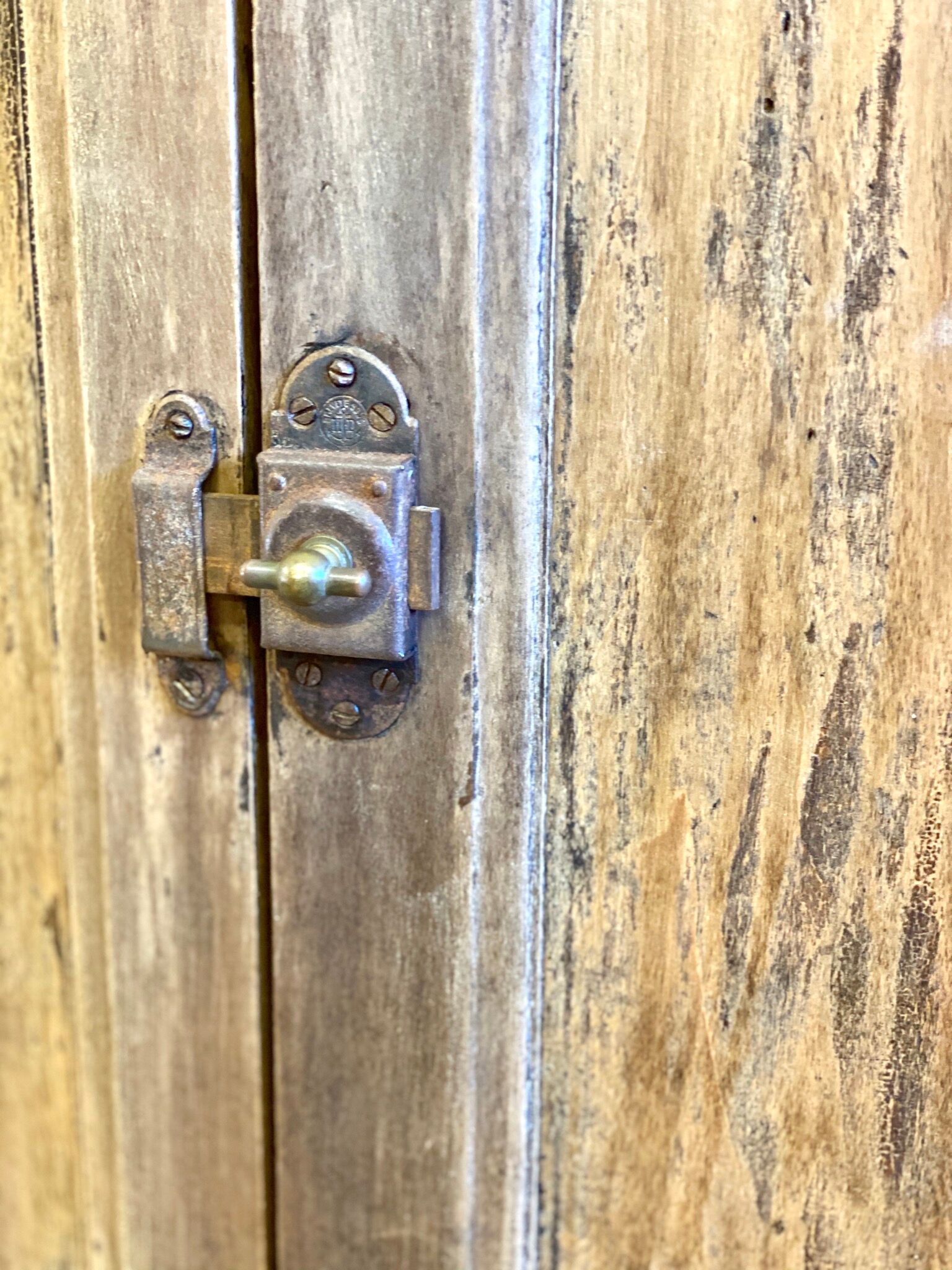 Parisian raw wood buffet