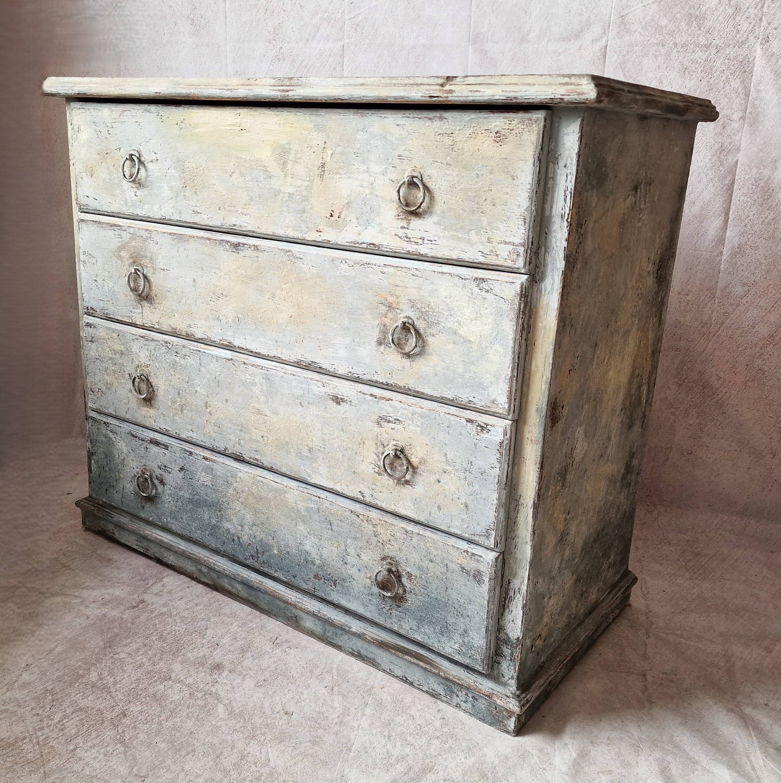 Patinated chest of drawers