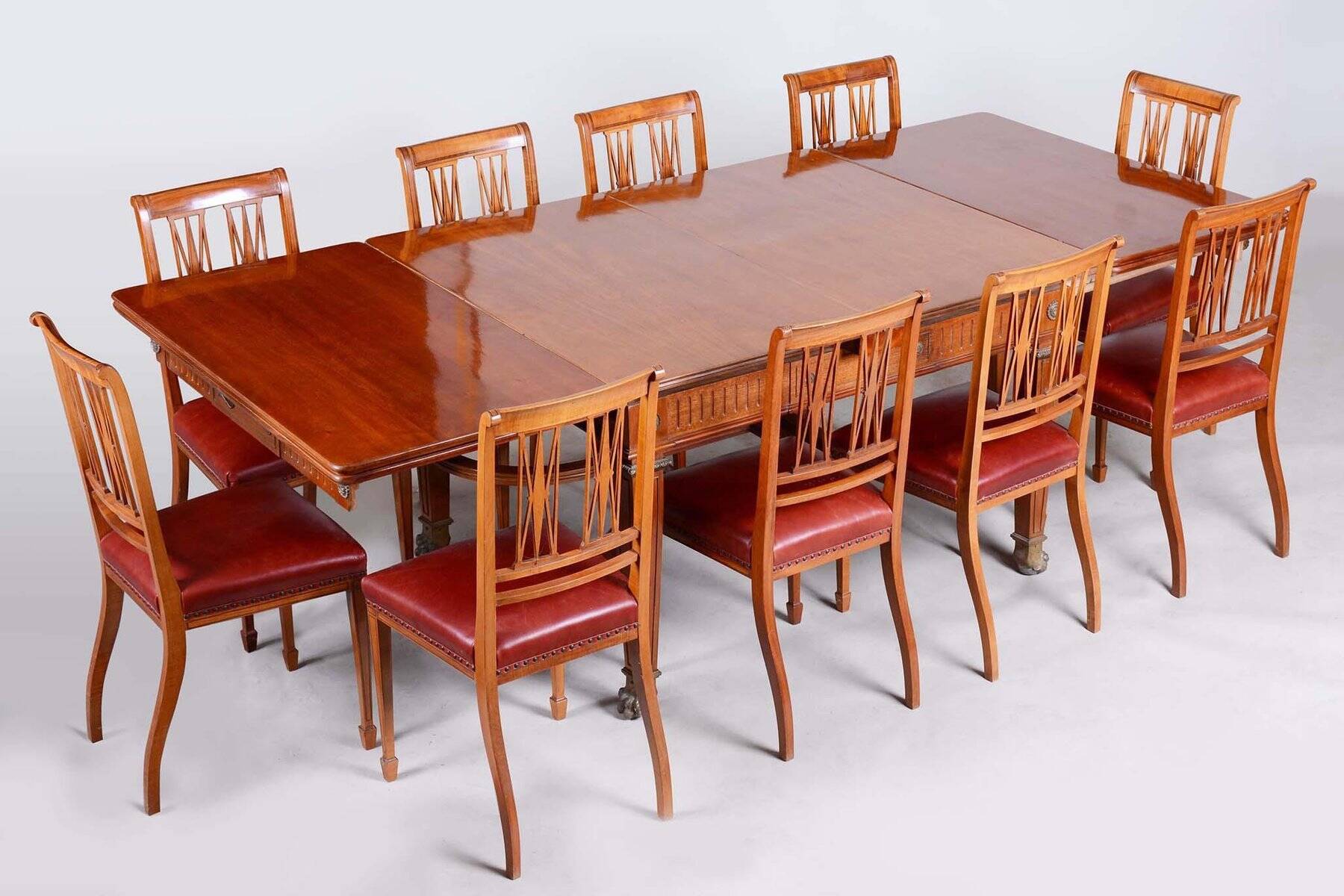 19th Century French Extendable Table in Mahogany