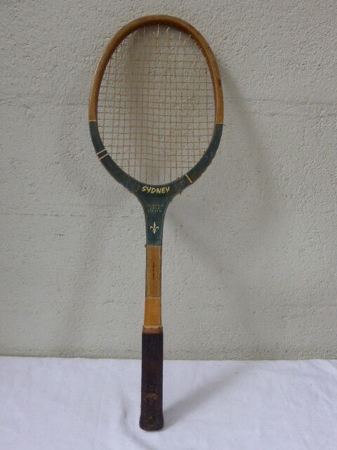Lot of two wooden tennis rackets Florence de Courtie et Revenge