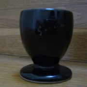 Coquetier noir décor floral peint à la main