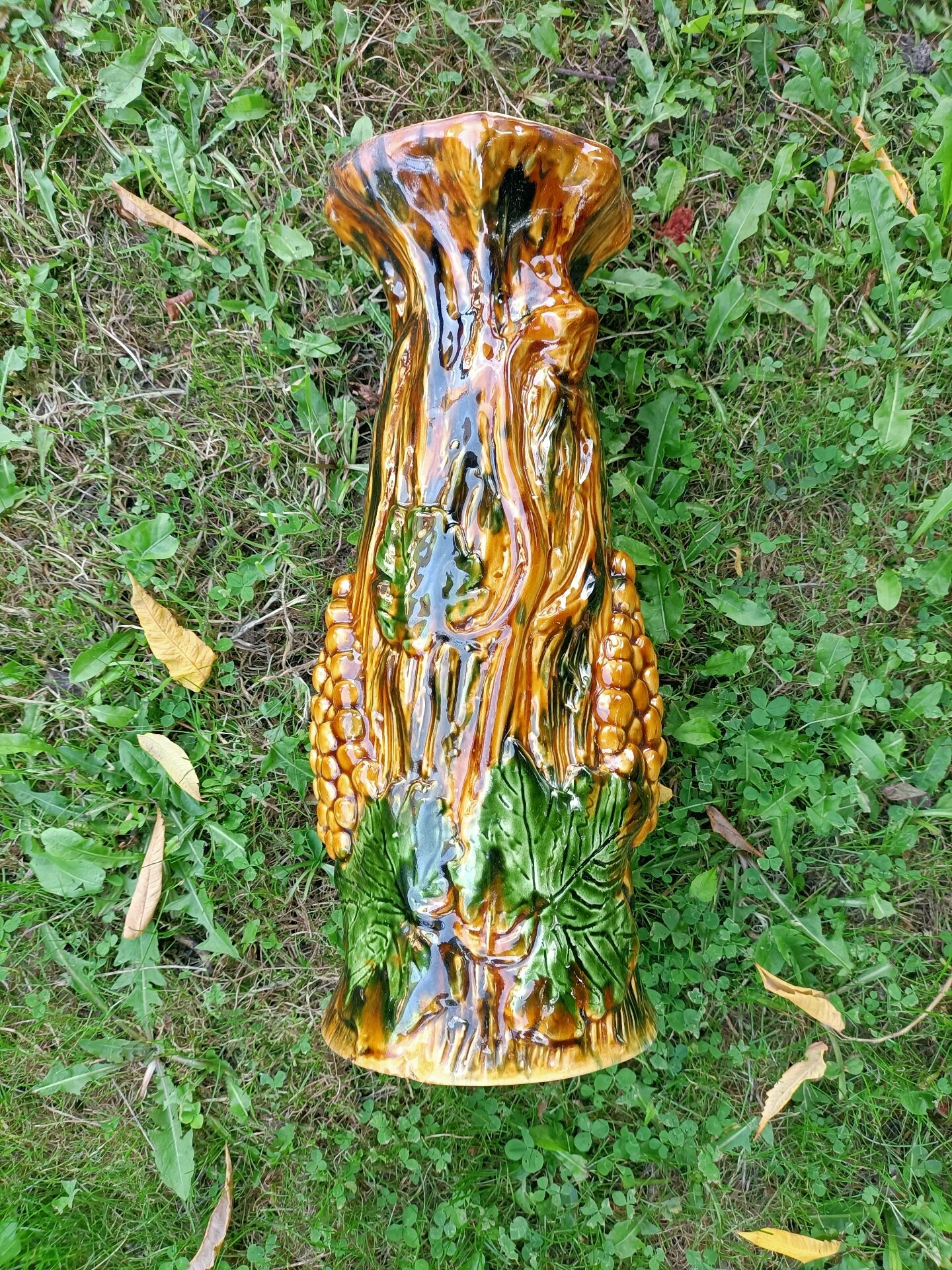 Retro Grapevine Barbotine Vase