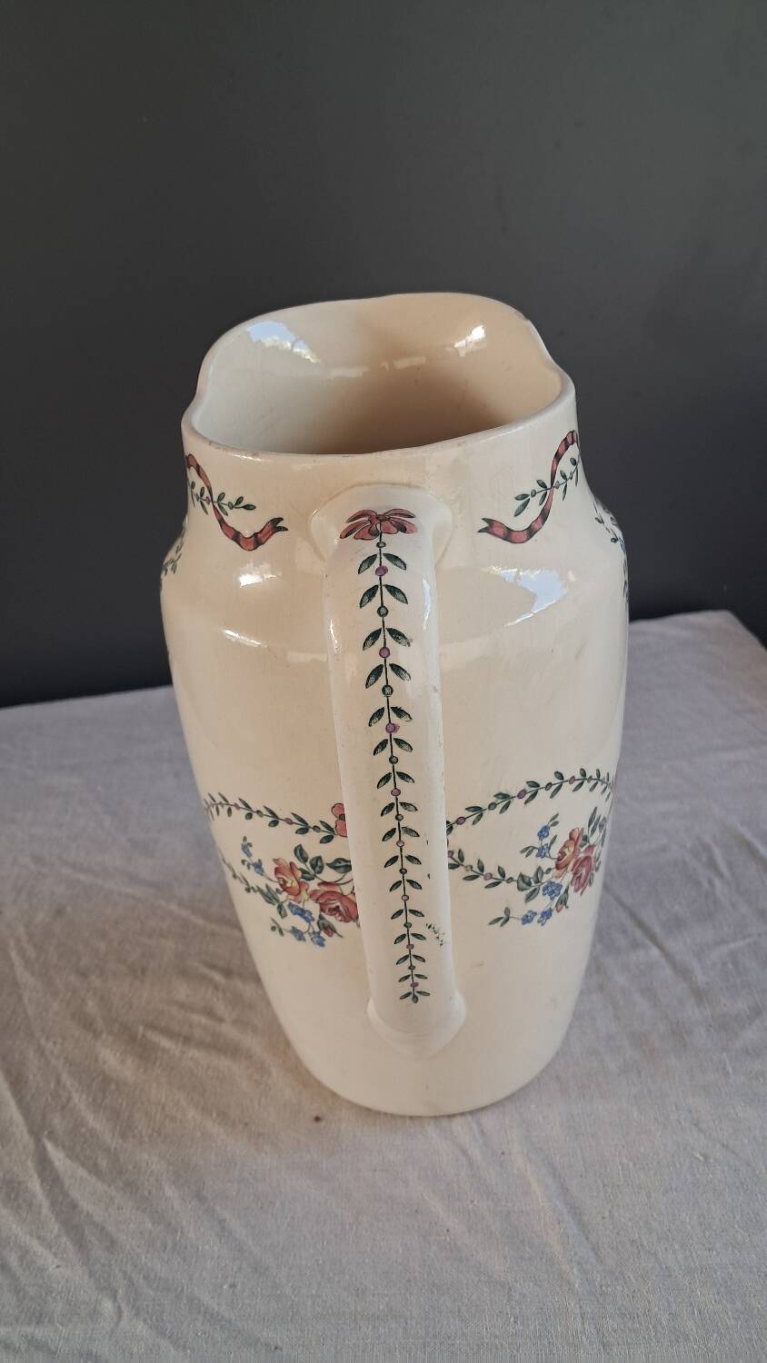Longchamps toilet pitcher