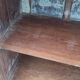 Armoire ancienne vitrée en bois avec fond métal