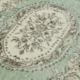 Tapis beige antique turc noué à la main des années 1980 177 cm x 280 cm