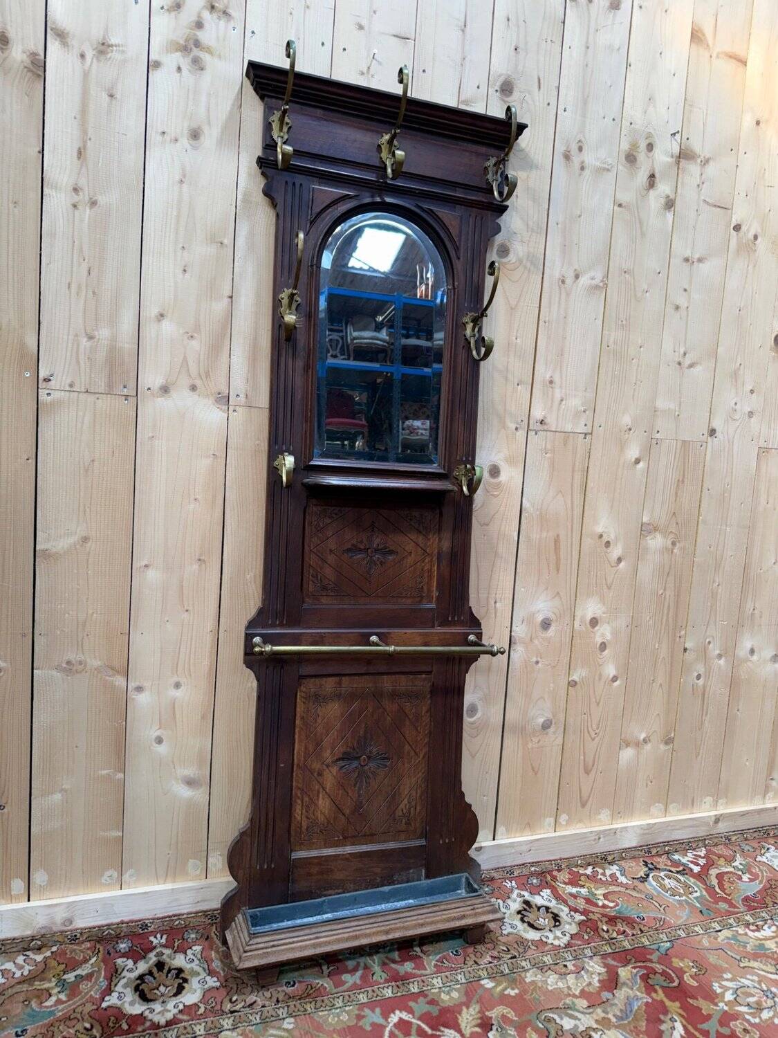 Coat rack - Napoleon III wardrobe in walnut and brass