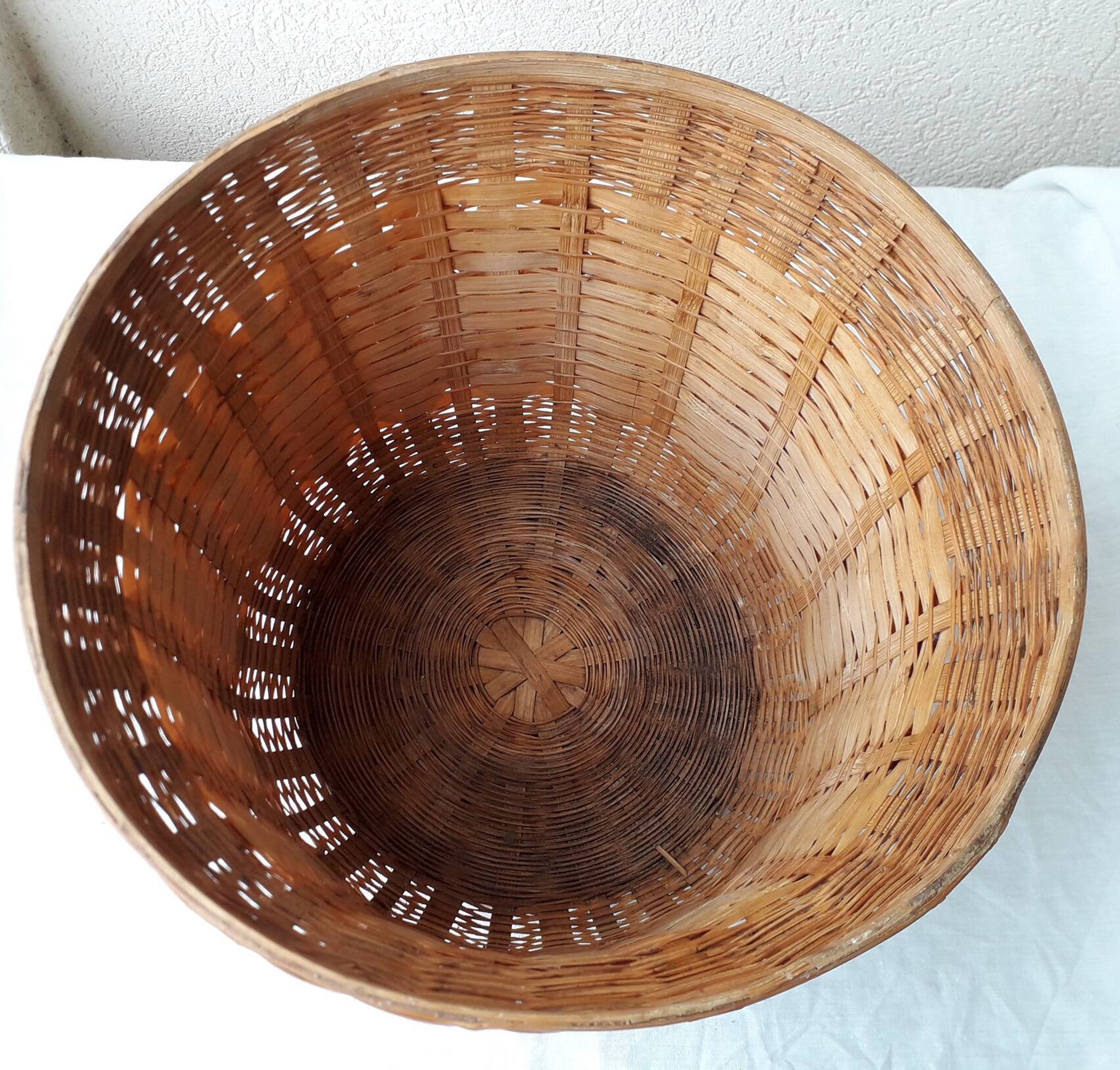 Wicker cache-pot