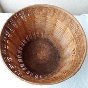 Wicker cache-pot