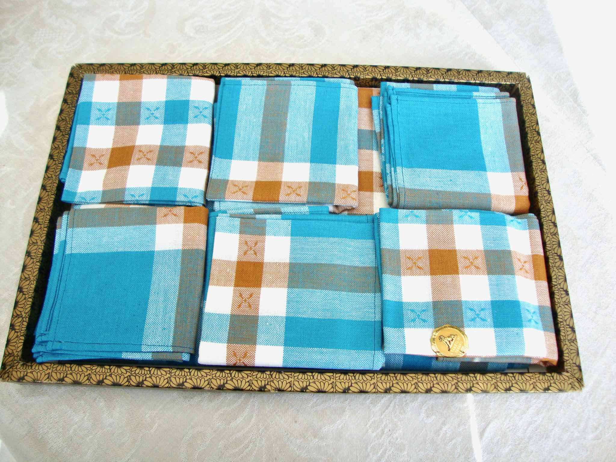 Nappe 140x143 et serviettes vintage