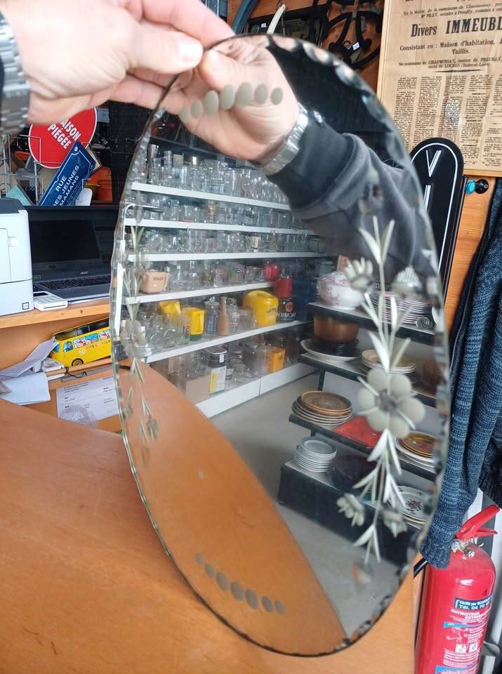 Vintage bevelled oval mirror – Floral engravings