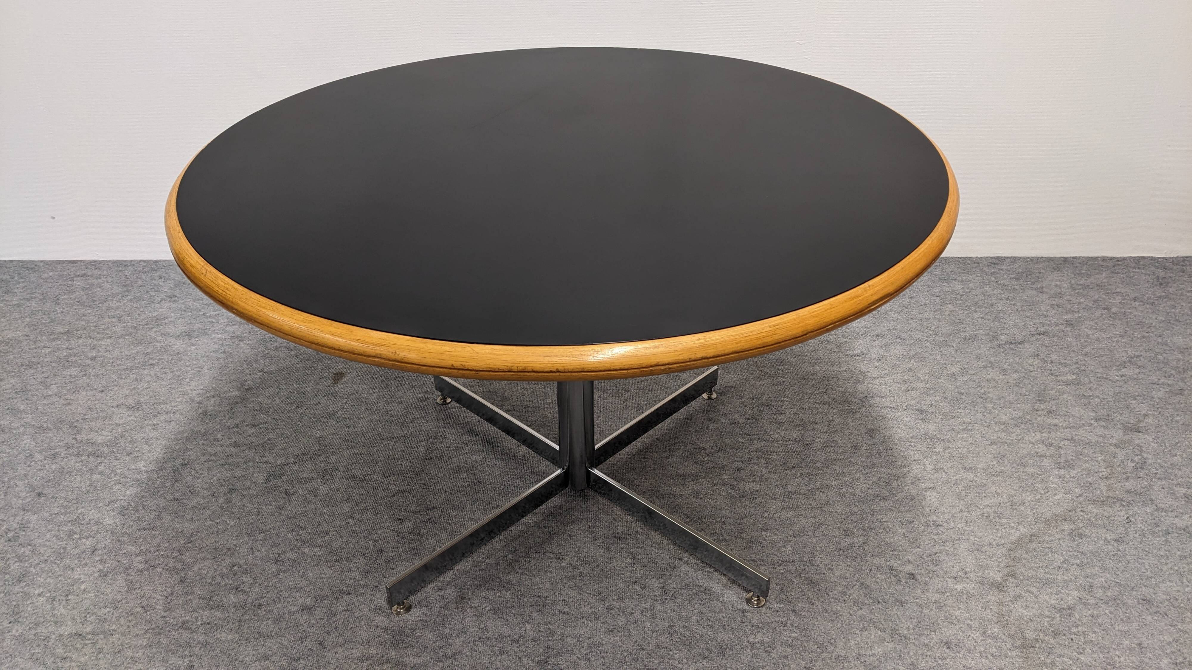 Round dining table dlg Warren Platner, Italy circa 1970