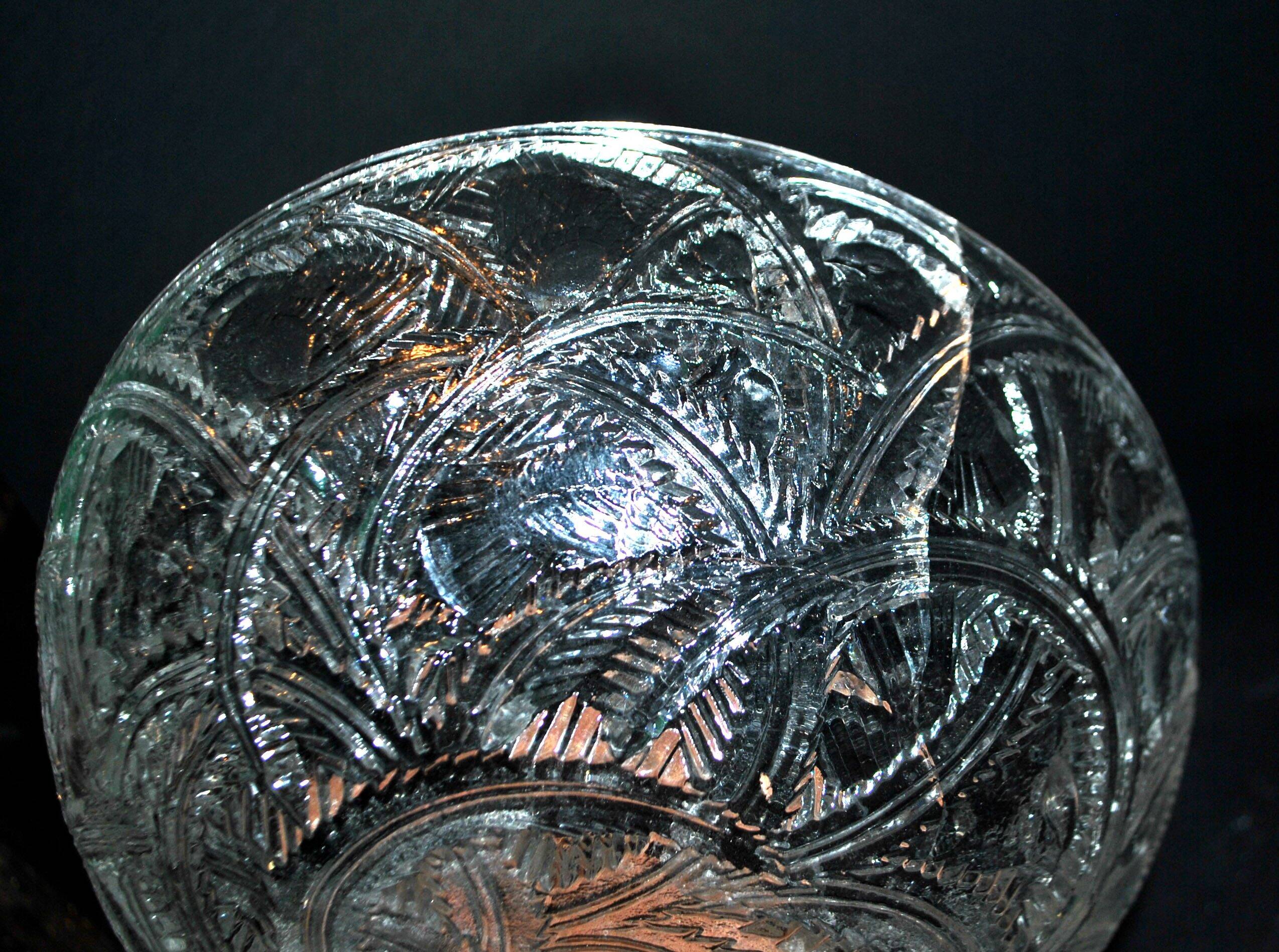 René Lalique art deco bowl with a frieze of birds, Pinsons model, 1933 – crack