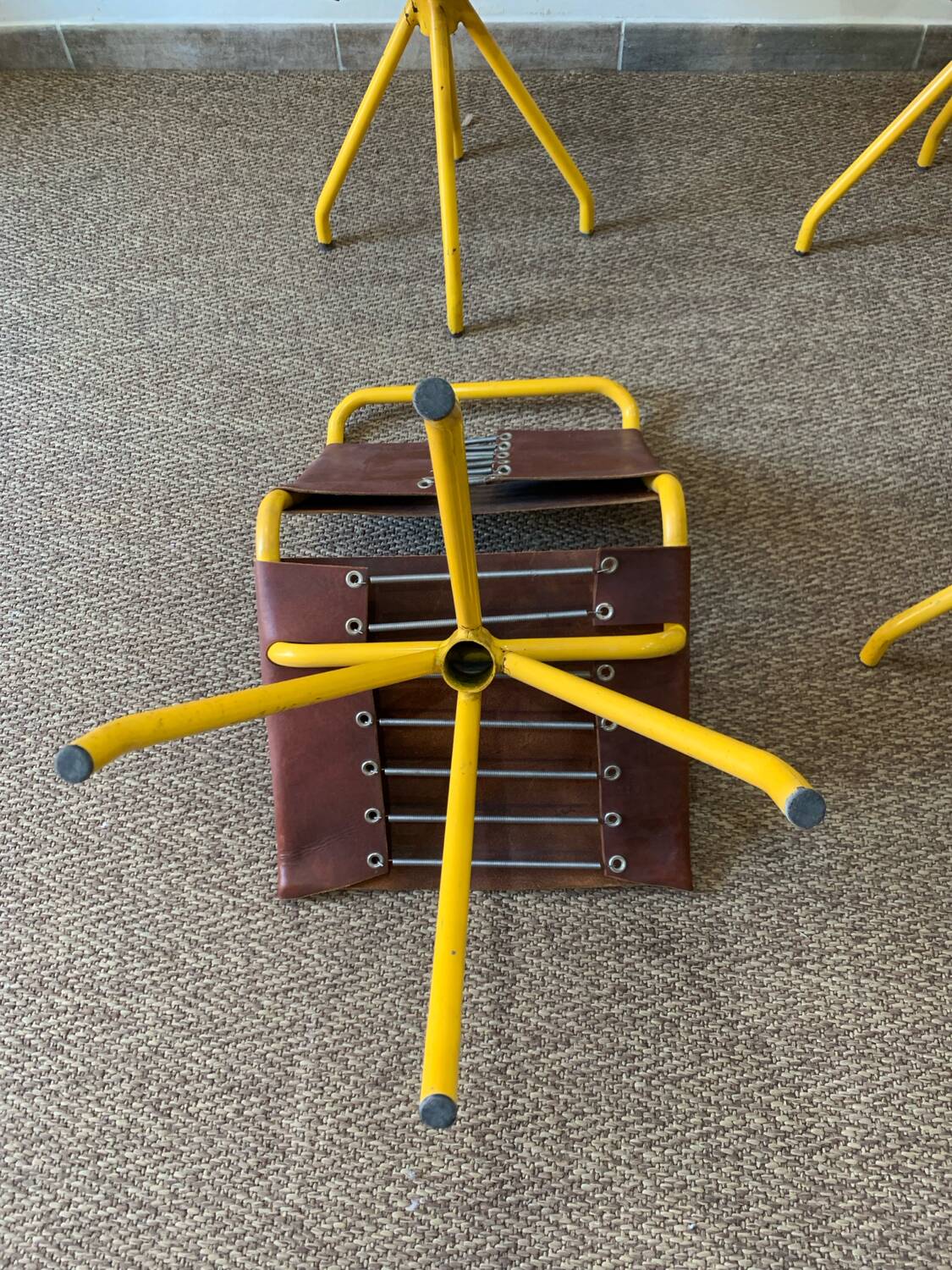 Lot de 4 chaises cuir vintage