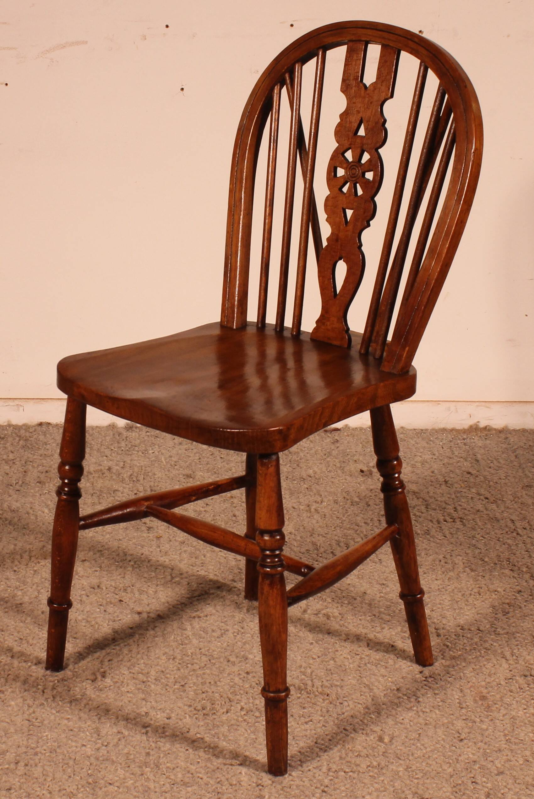 Set of 4 19th Century Windsor Wheelback Chairs