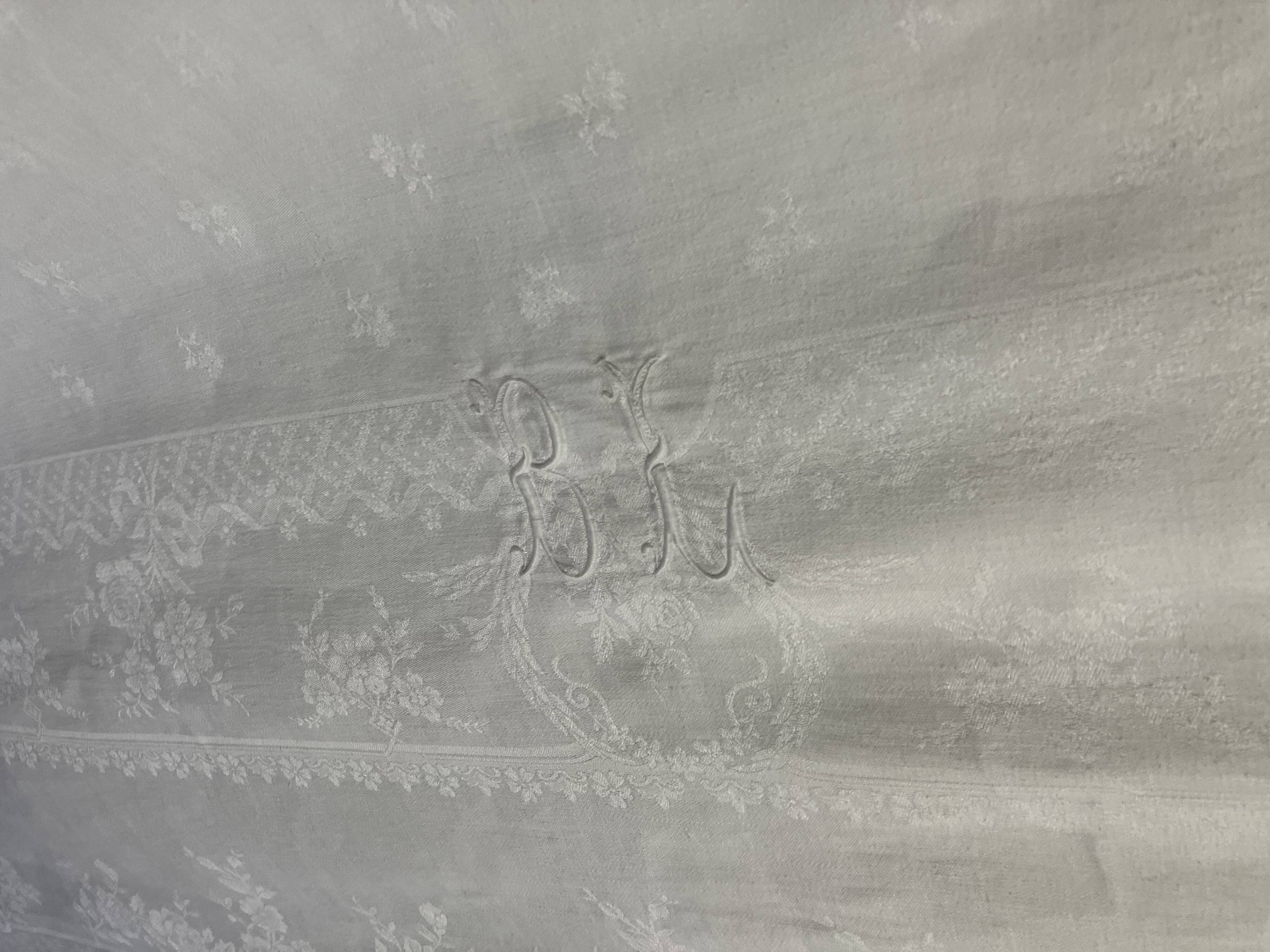 Nappe damassée, double monogramme