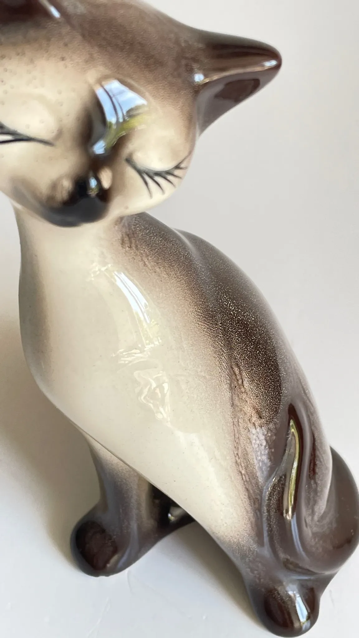 Vintage ceramic chat