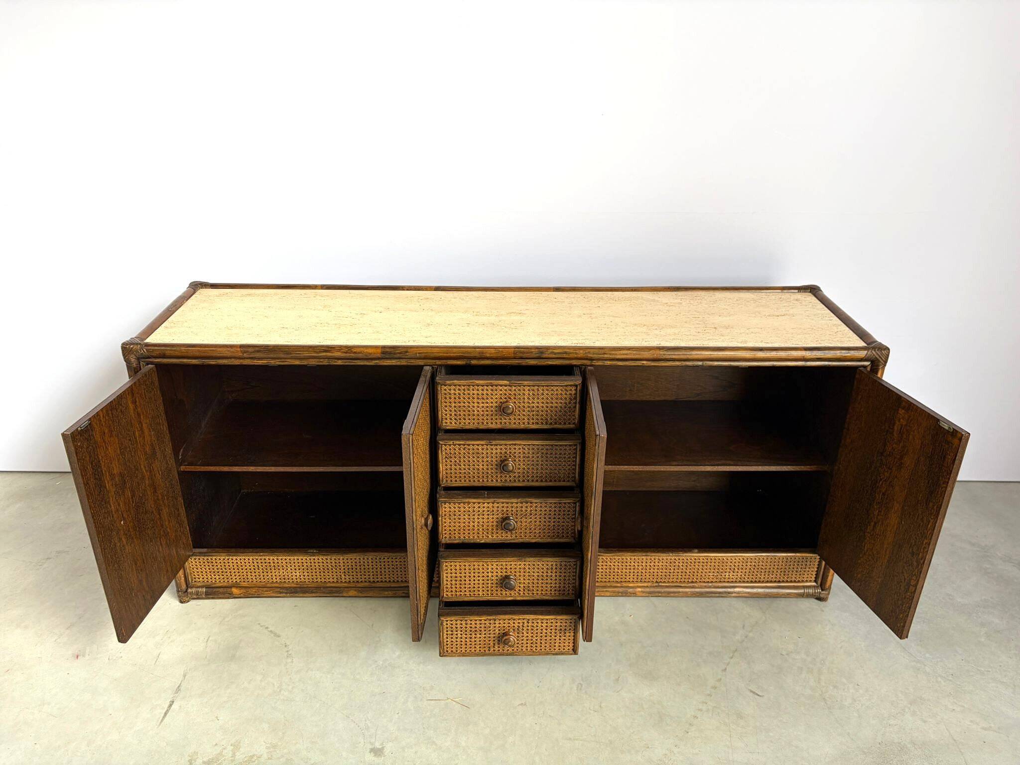 Buffet vintage en rotin et travertin, années 1960