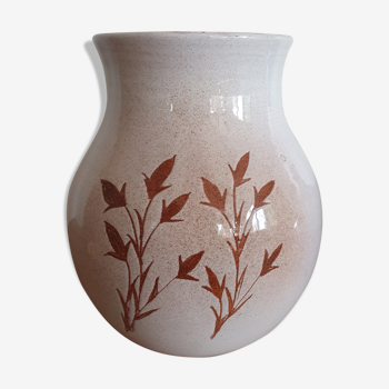 Vase with pattern