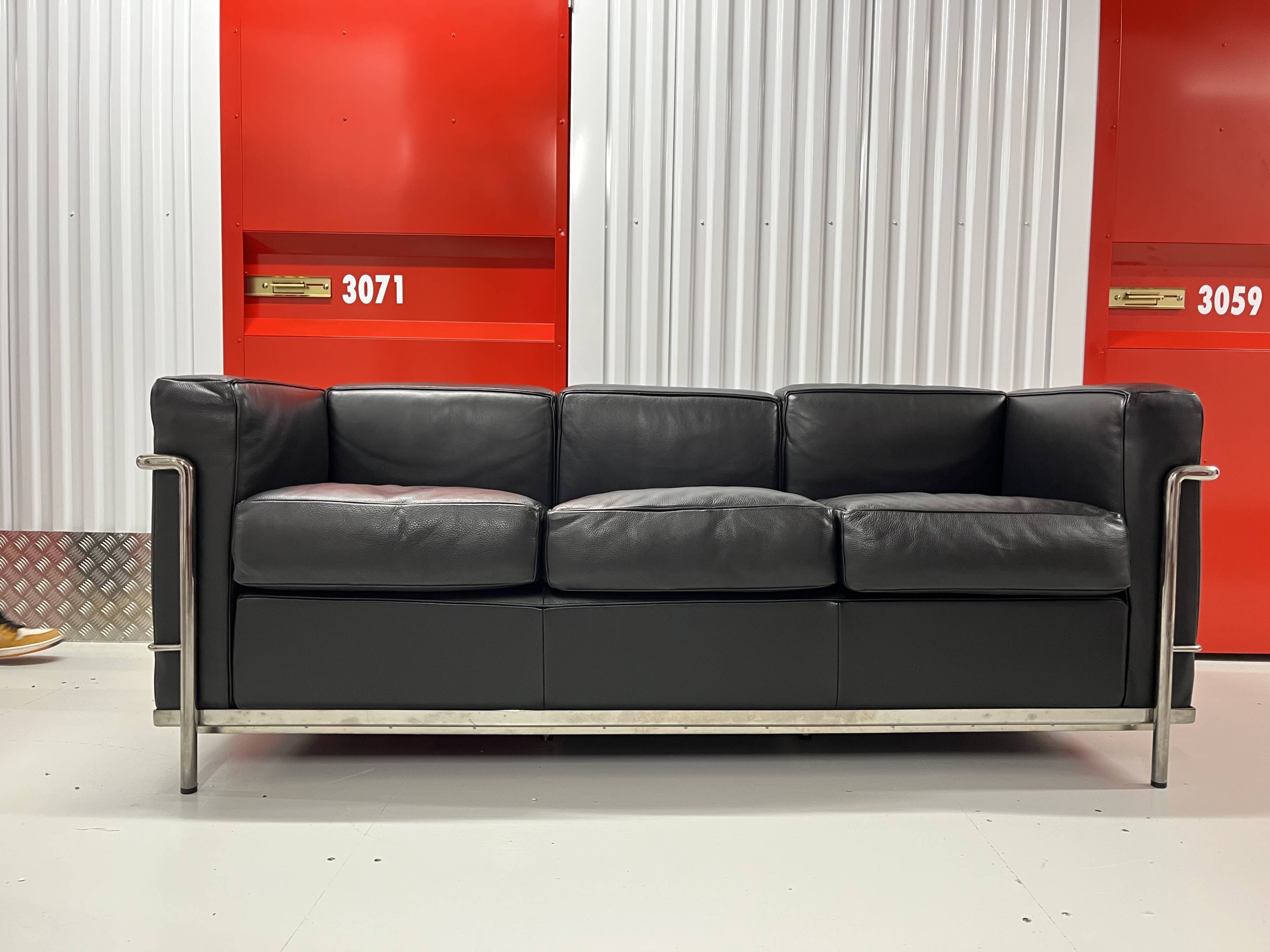 Canape LC2 3 places Le Corbusier,Charlotte Perriand Cassina