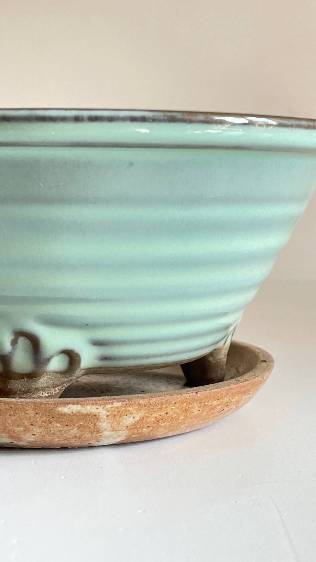 Pot tripode et soucoupe céramique vintage