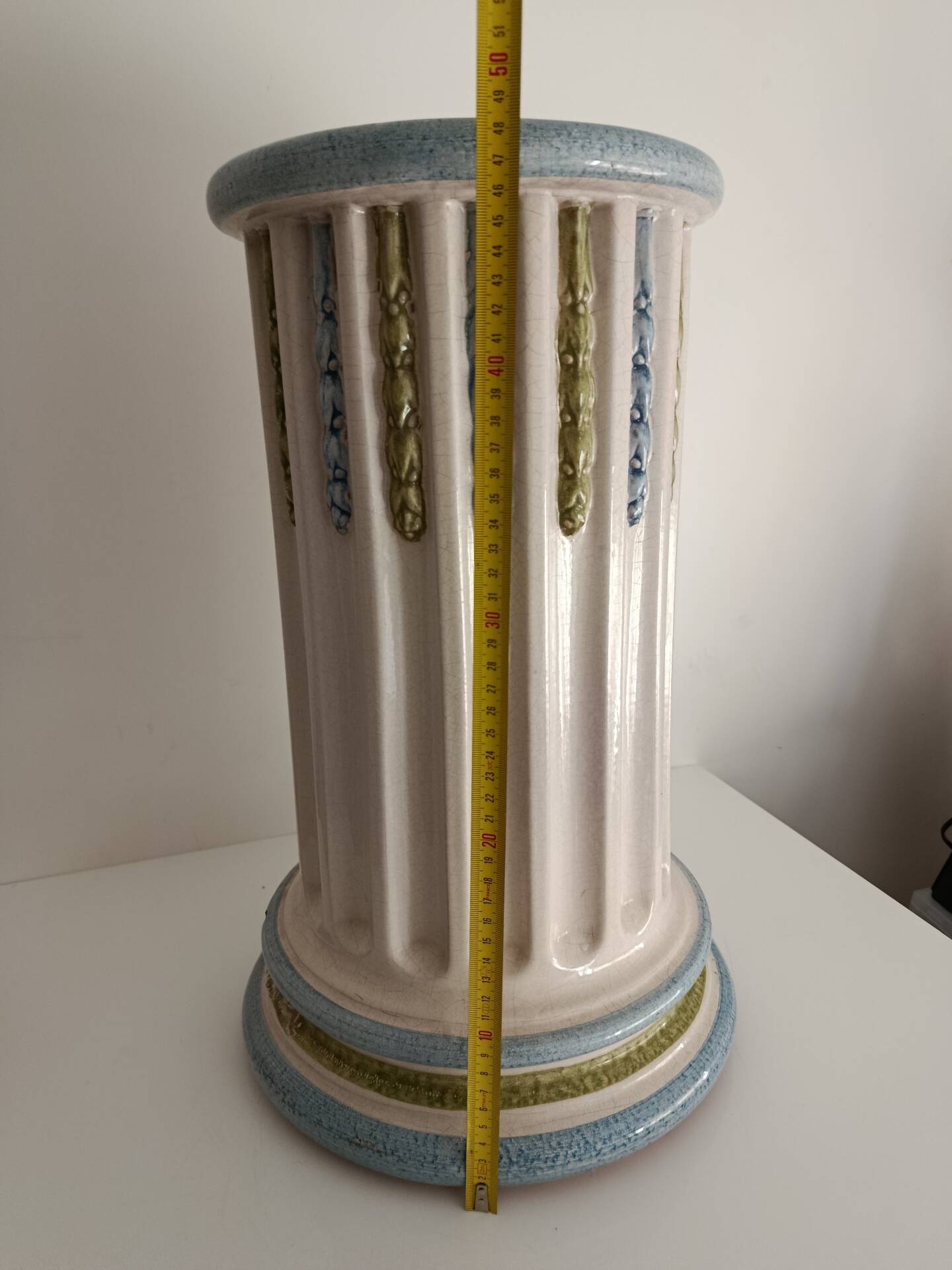 Art Deco column in ceramic