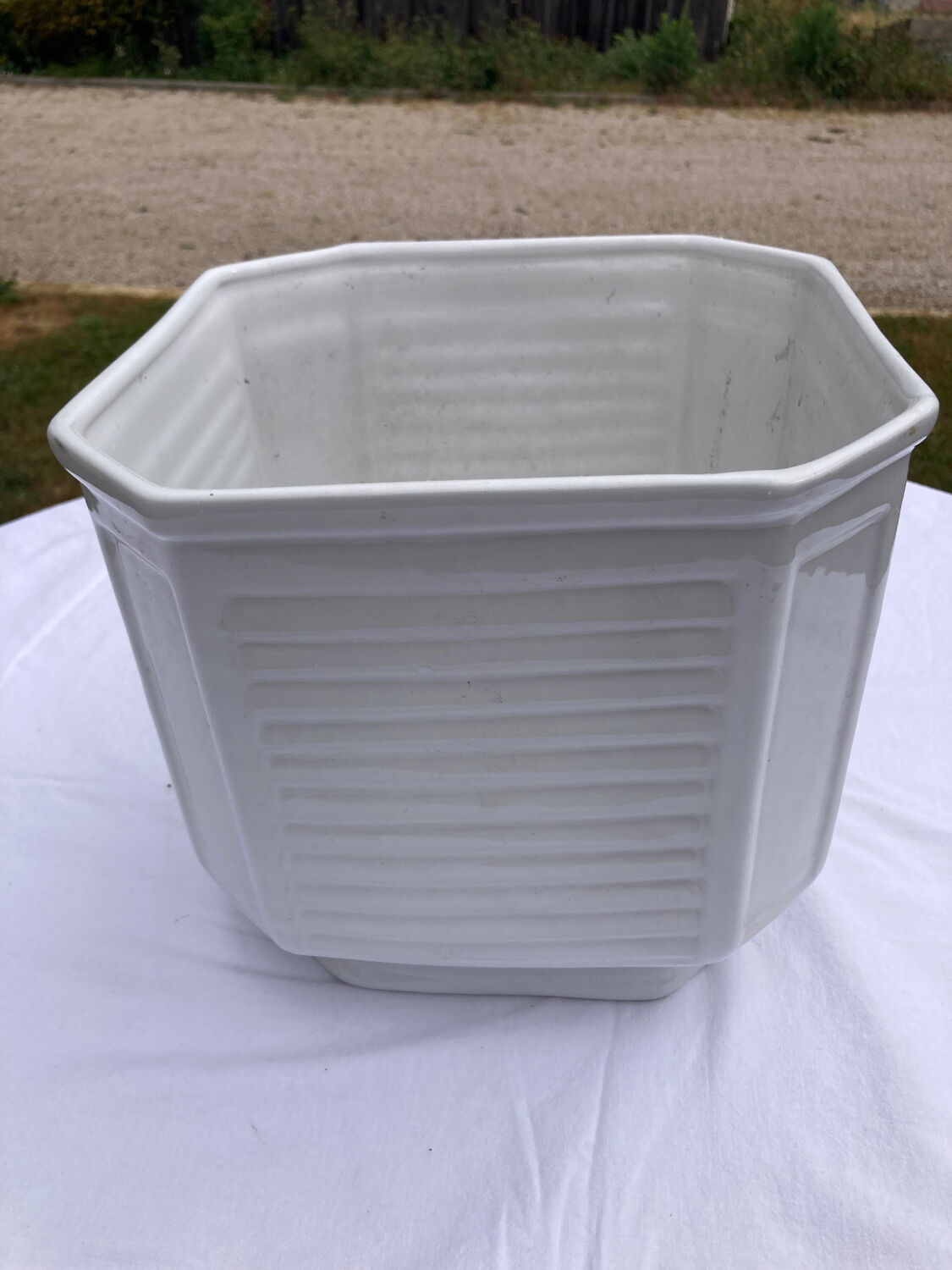 White rectangular pot cover