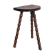 Jolie tabouret en bois avec assise demi lune et piétement tripode en bois tourné