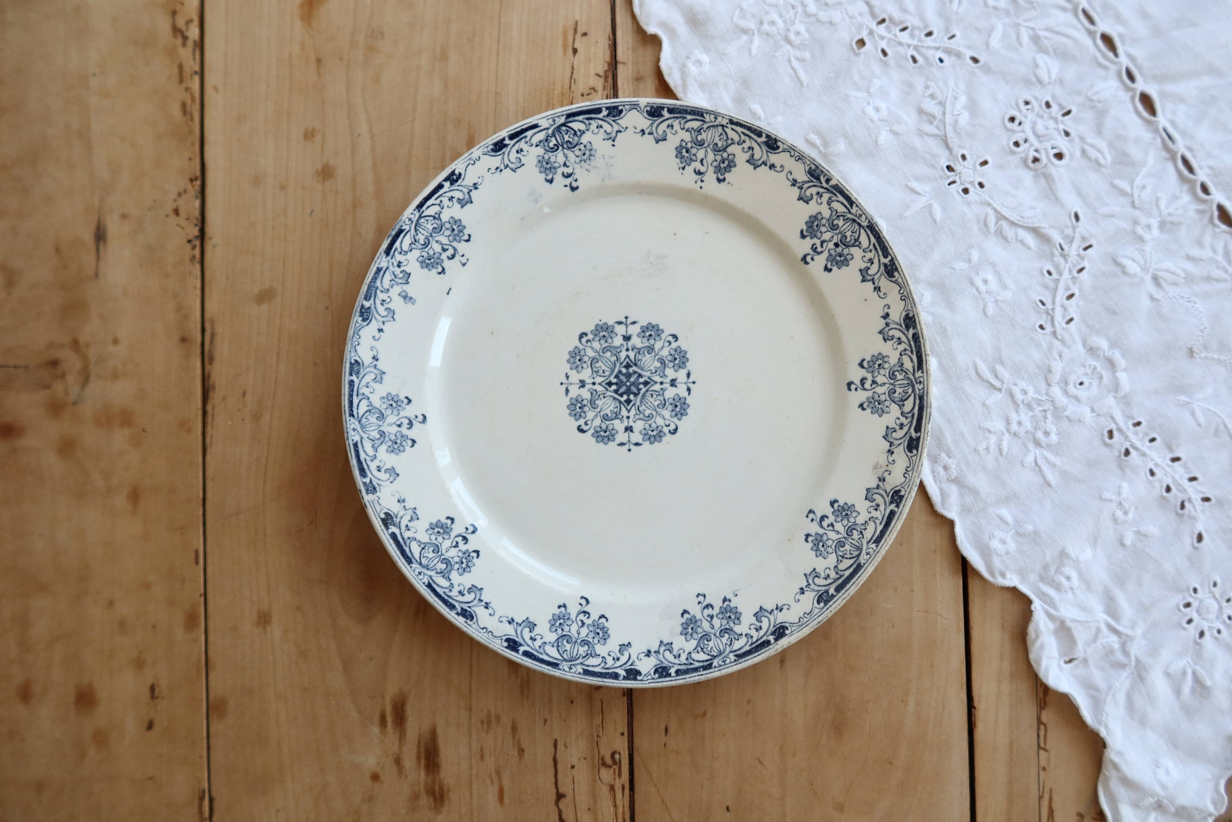 Antique flat plate, ironstone Sarreguemines U&C model Mignon.
