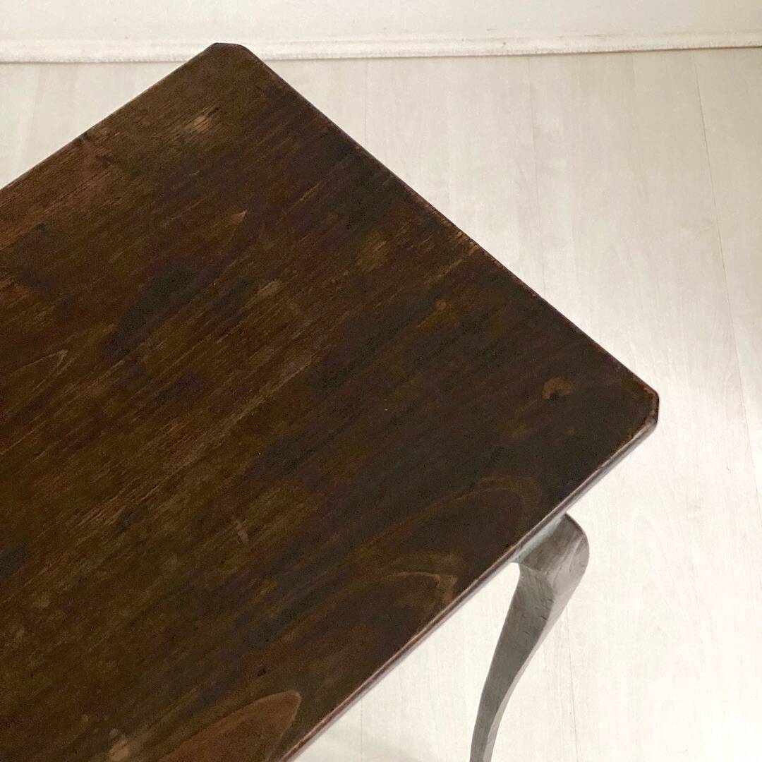 Side table with curved legs