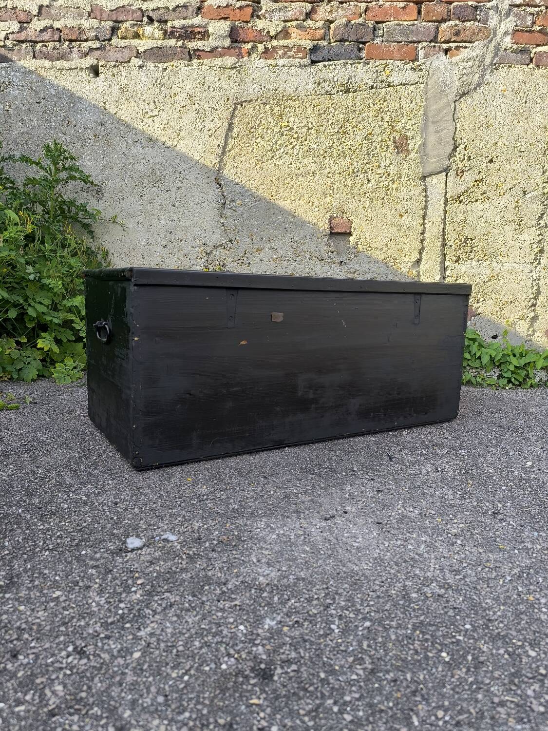 Wooden transport trunk from the 1930s