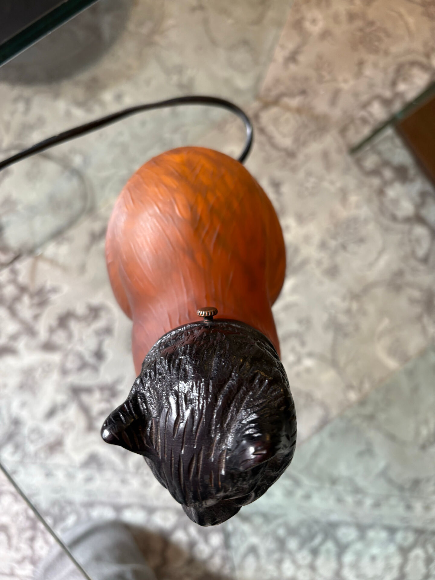 Art Deco cat lamp in glass paste, signed.