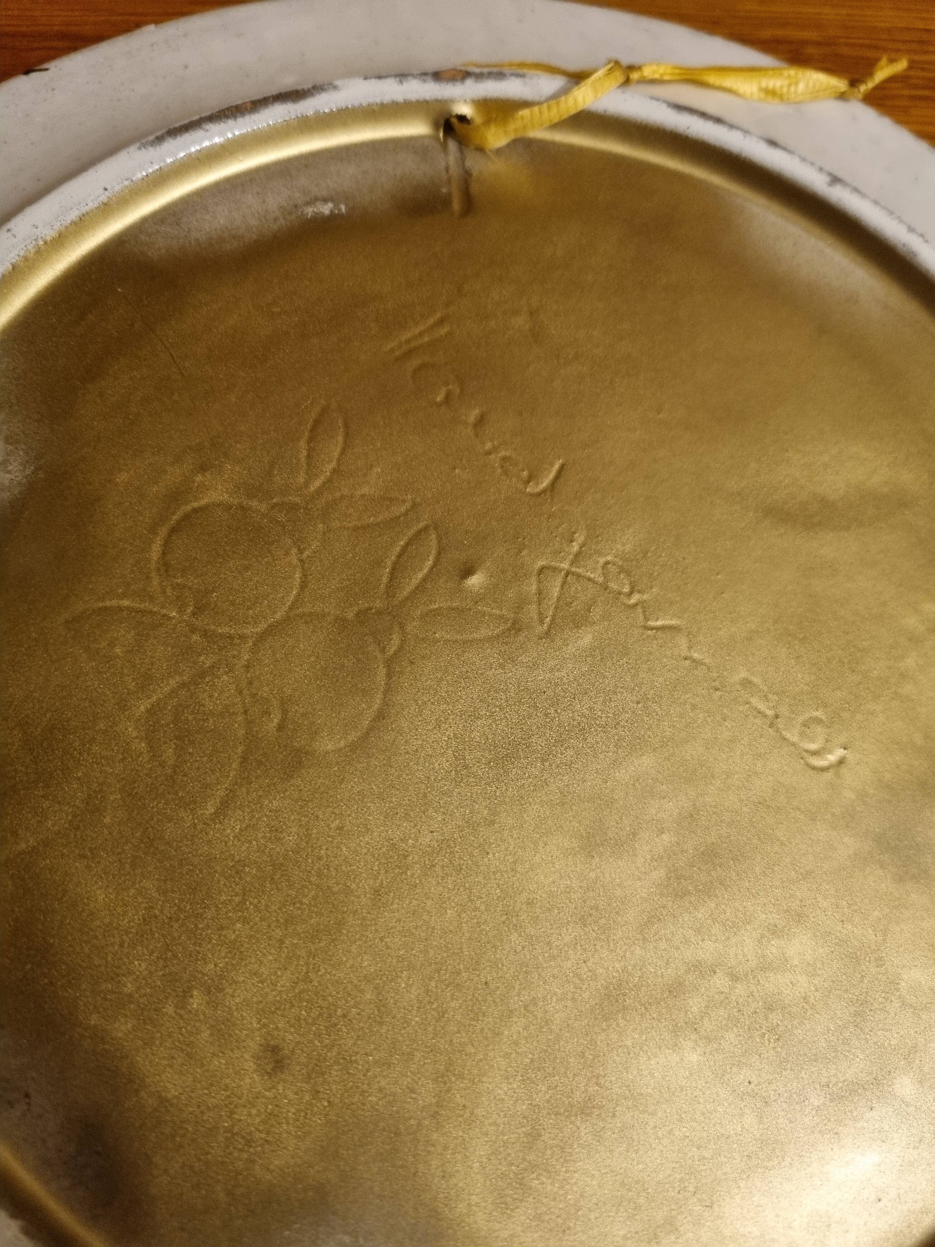 Decorative plate 70s Stylized flower and heart pattern