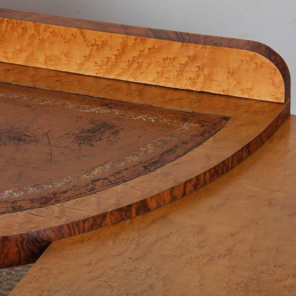 Wooden dressing table/desk, English work from the 1930s.