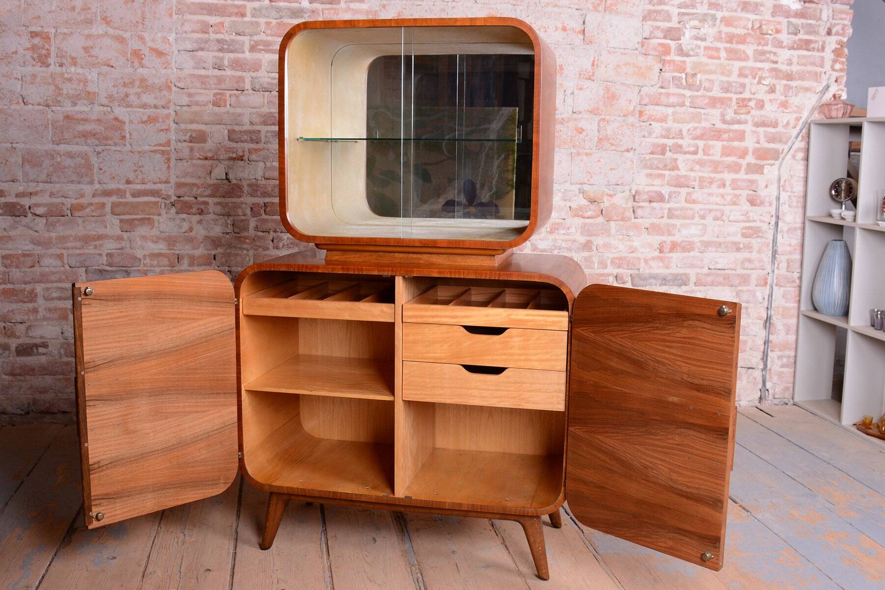 Czech Art Deco Sideboard in Walnut attributed to J. Halabala for Up Zavody, 1940s