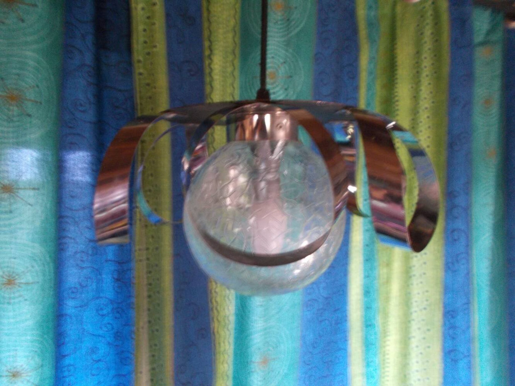 Suspension verre et métal chromé année 70