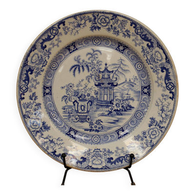 Assiette à décor japonais en porcelaine opaque Creil et Montereau Lebeuf Milliet