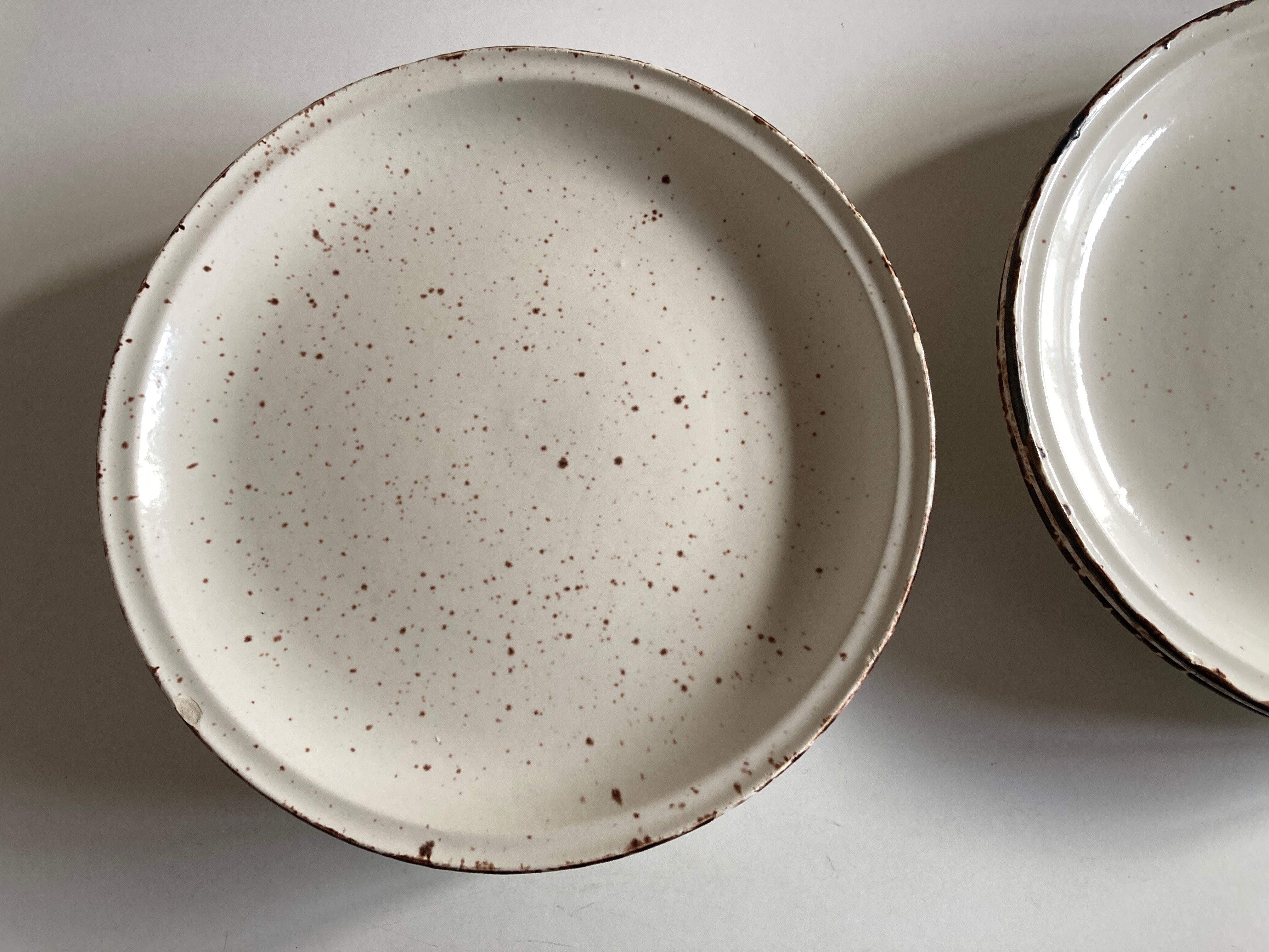 set of 7 plates 1970s faience of Gien Lanzarote sandstone decoration