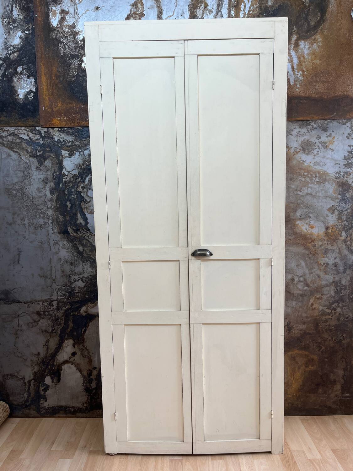 Parisian workshop cabinet