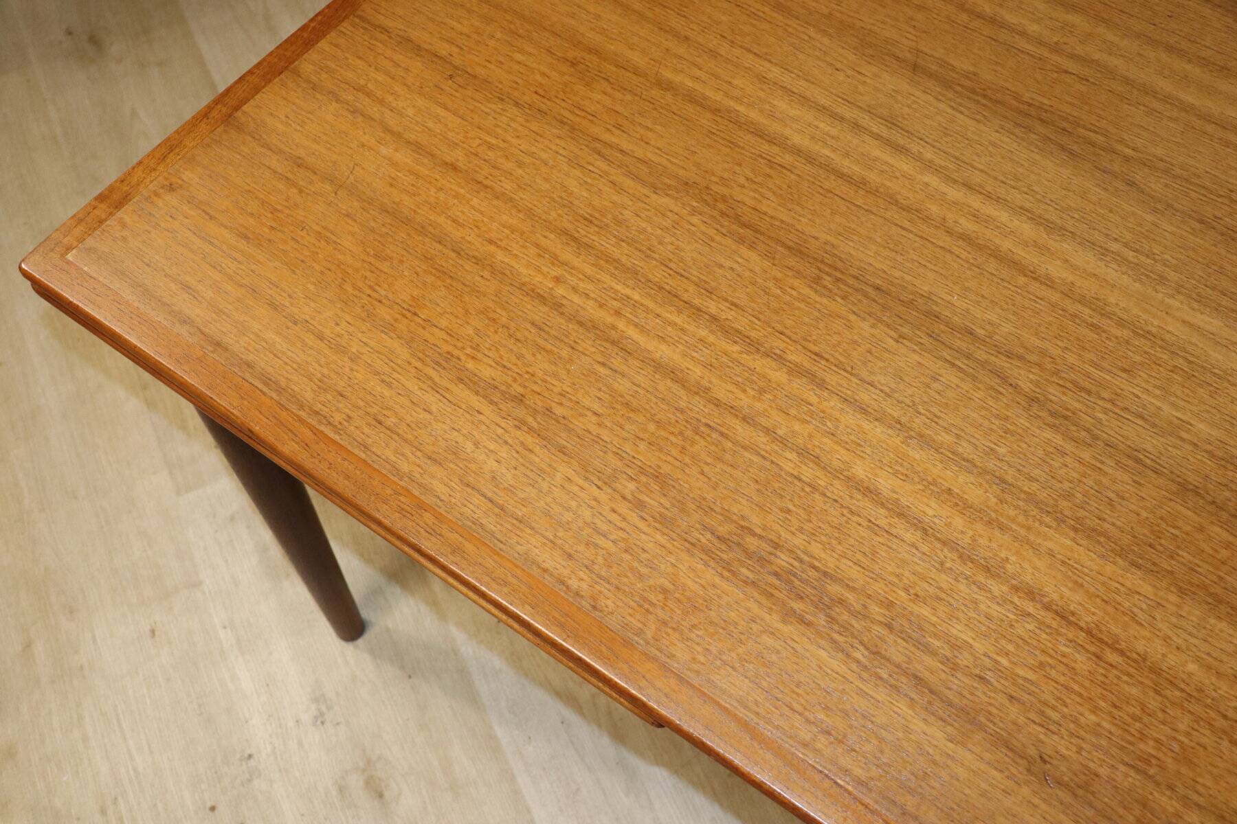 Danish Scandinavian extendable dining table in teak, 1960.