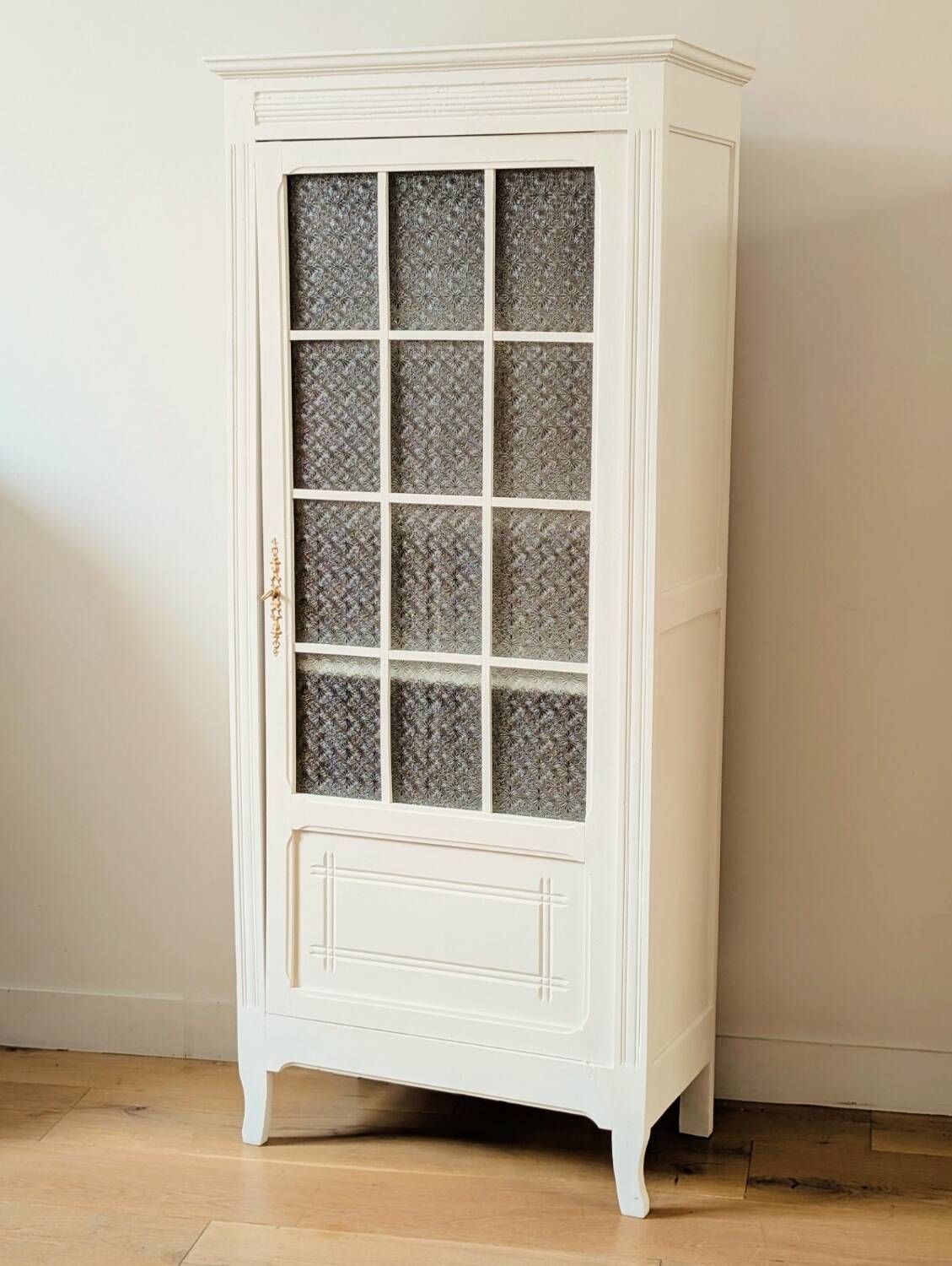 Renovated glass Parisian bonnet maker