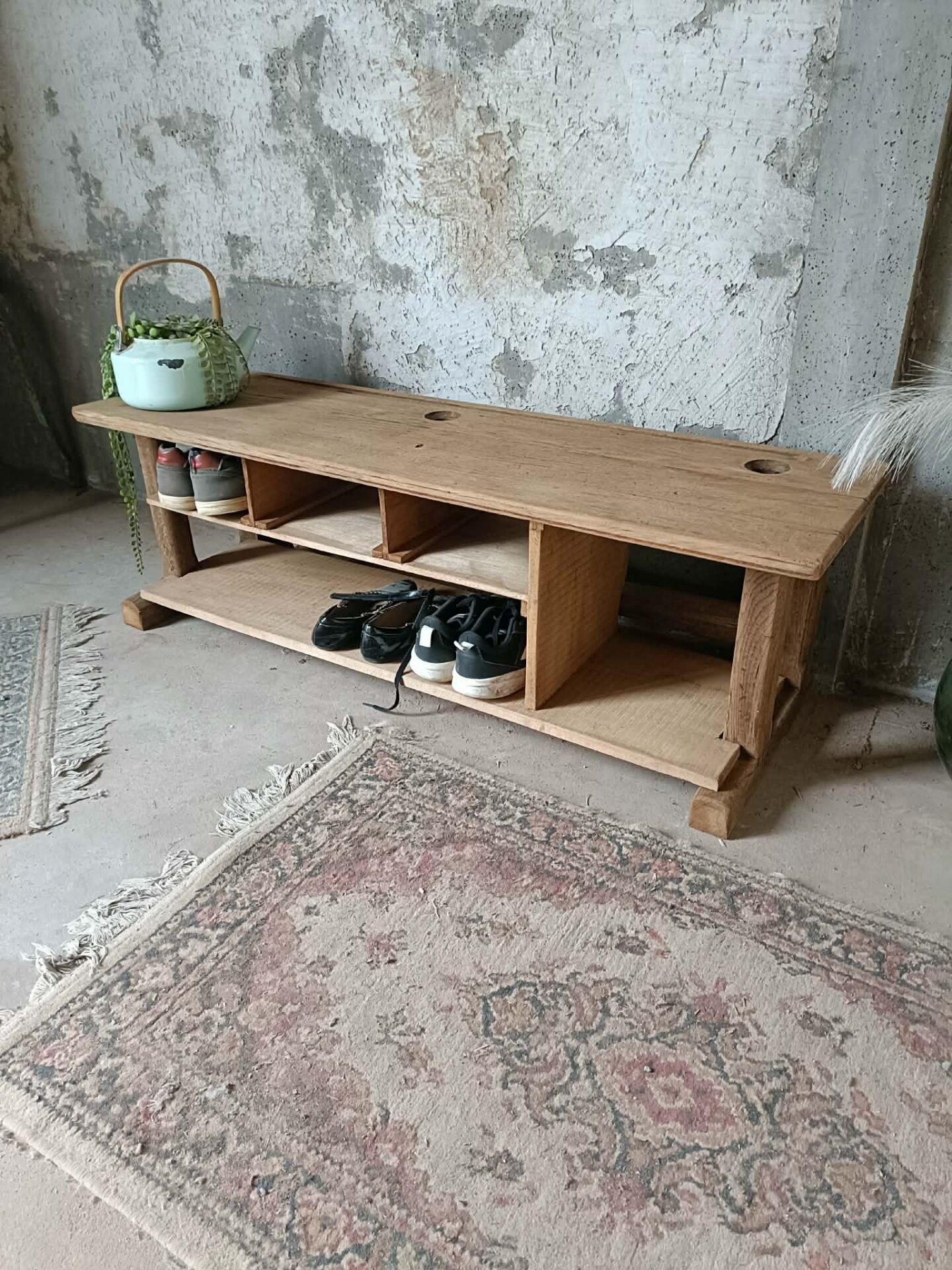 Entrance bench