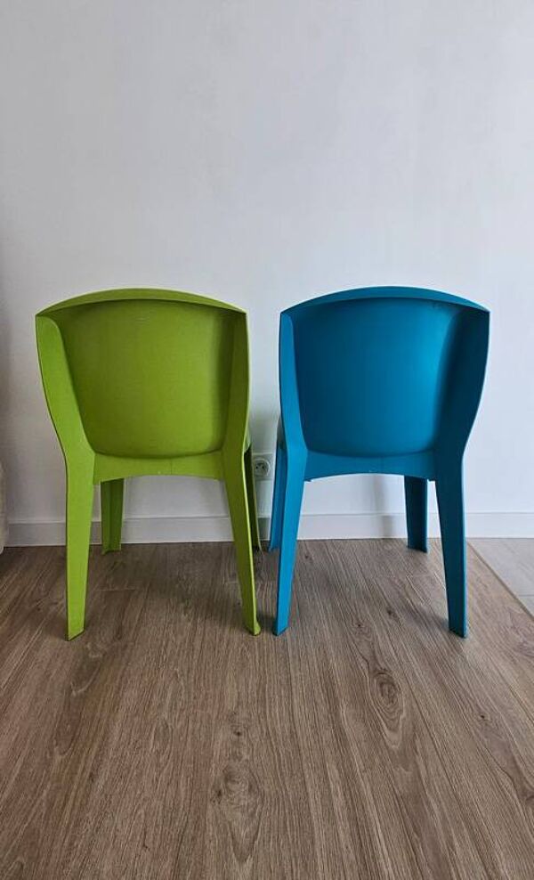 Paire de chaises empilables design par Gabriele Pezzini – modèle Evolutif