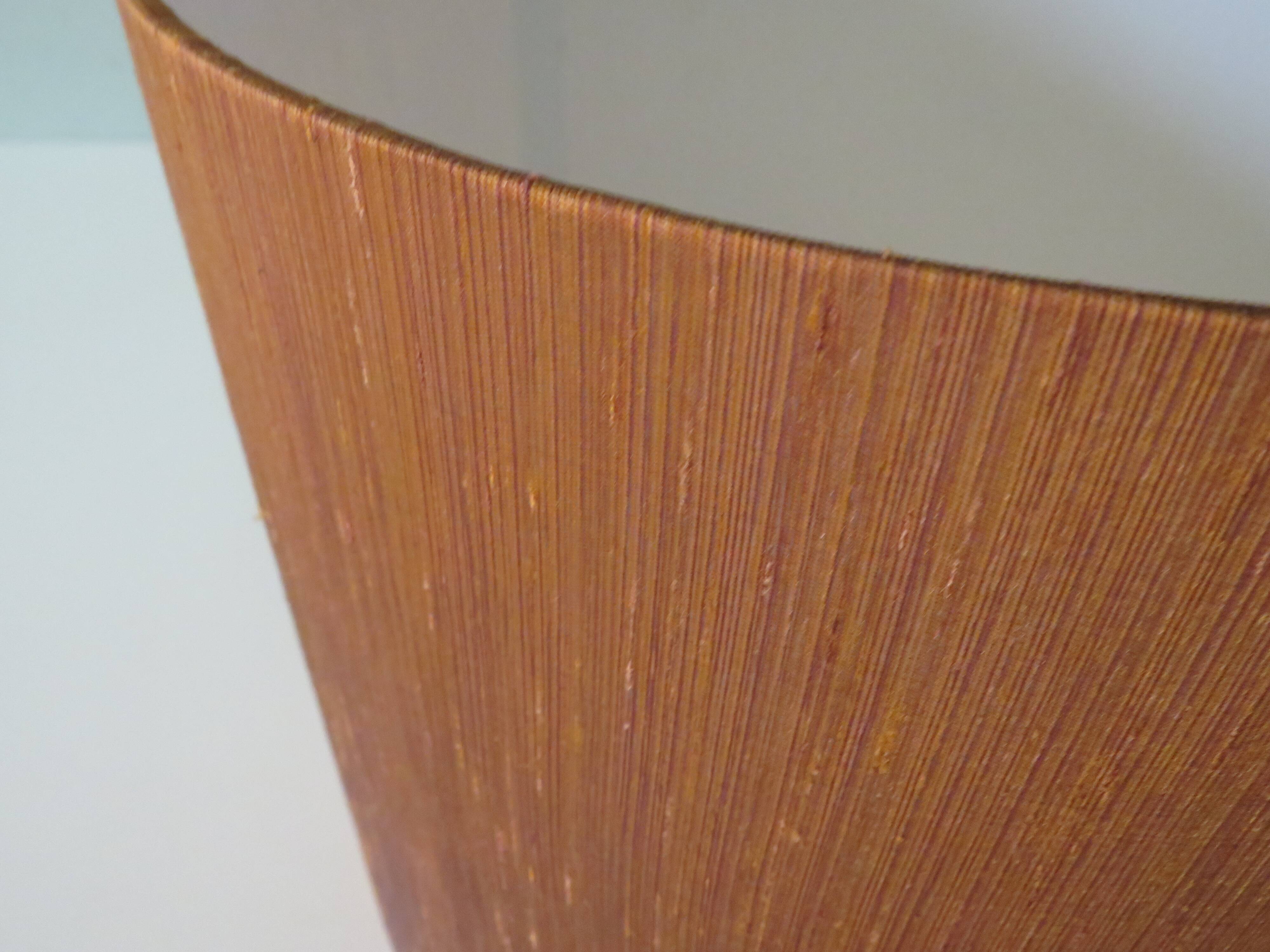 Lampe à poser en céramique émaillée couleur crème Louis Drimmer  avec nouvel abat-jour.